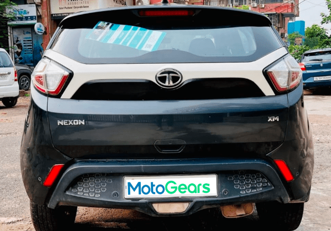 
								Tata Nexon XM (S) PETROL full									