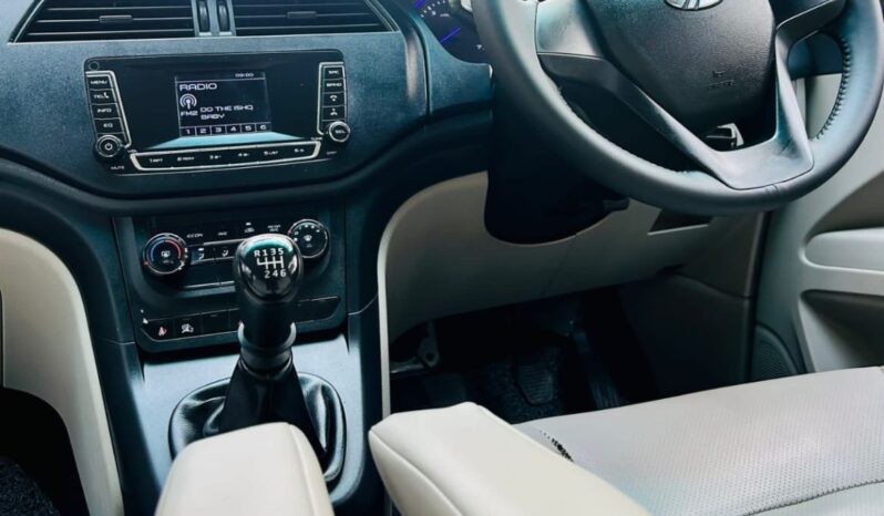 
								Mahindra Marazzo 8 STR M4 full									