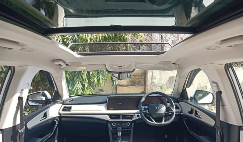 
								Mahindra XUV700 AX 7 Diesel AT 7 STR full									