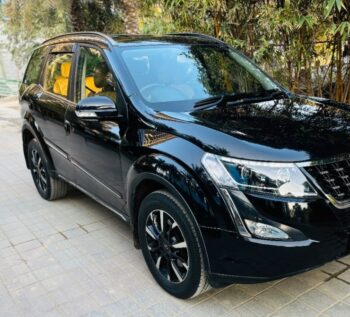 Mahindra XUV500 W11