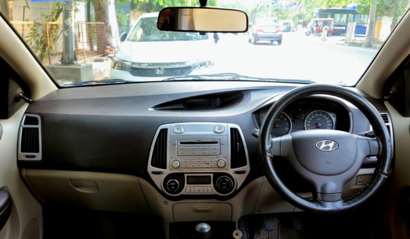 
								Hyundai i20 MAGNA 1.2 full									