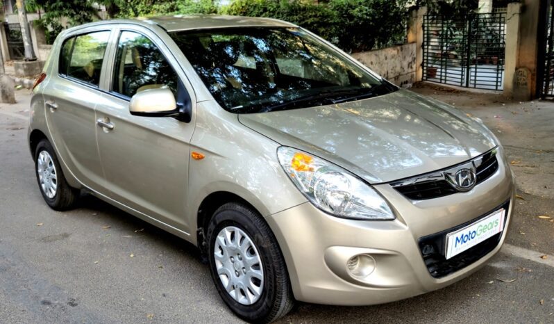 
								Hyundai i20 MAGNA 1.2 full									