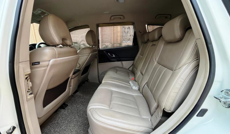 
								Mahindra XUV500 W8 full									
