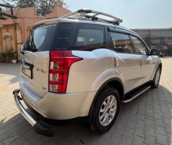 Mahindra XUV500 W8