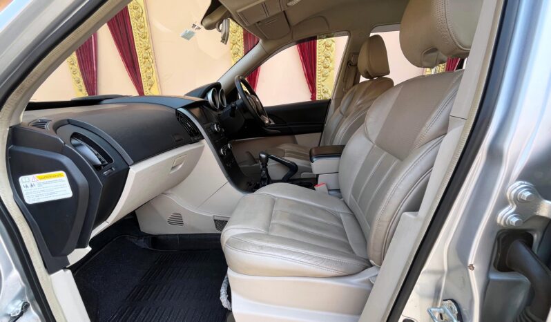 
								Mahindra XUV500 W8 full									