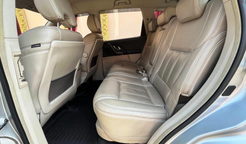 
								Mahindra XUV500 W8 full									